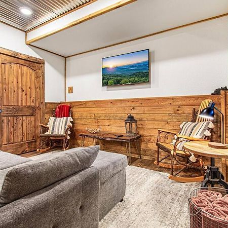 Cherry Log Summit Cabin By Bk Stays - Family Friendly - Playground - Game Room - Jacuzzi - Amazing Mountain Views Bagian luar foto
