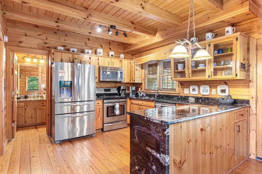 Cherry Log Summit Cabin By Bk Stays - Family Friendly - Playground - Game Room - Jacuzzi - Amazing Mountain Views Bagian luar foto