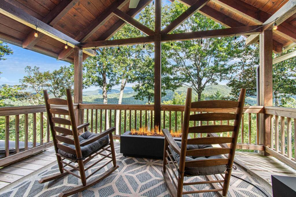 Cherry Log Summit Cabin By Bk Stays - Family Friendly - Playground - Game Room - Jacuzzi - Amazing Mountain Views Bagian luar foto