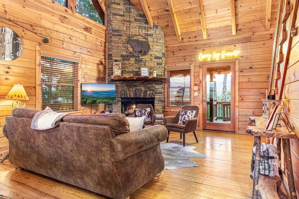 Cherry Log Summit Cabin By Bk Stays - Family Friendly - Playground - Game Room - Jacuzzi - Amazing Mountain Views Bagian luar foto