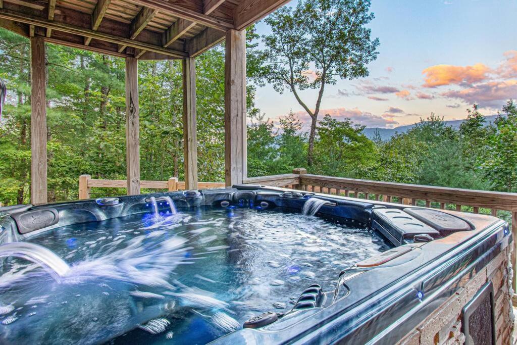 Cherry Log Summit Cabin By Bk Stays - Family Friendly - Playground - Game Room - Jacuzzi - Amazing Mountain Views Bagian luar foto