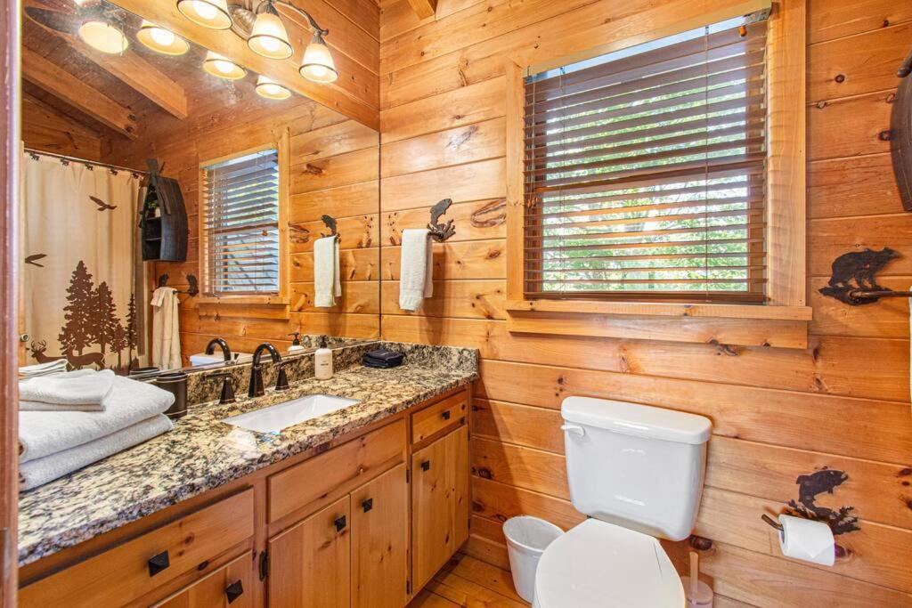 Cherry Log Summit Cabin By Bk Stays - Family Friendly - Playground - Game Room - Jacuzzi - Amazing Mountain Views Bagian luar foto