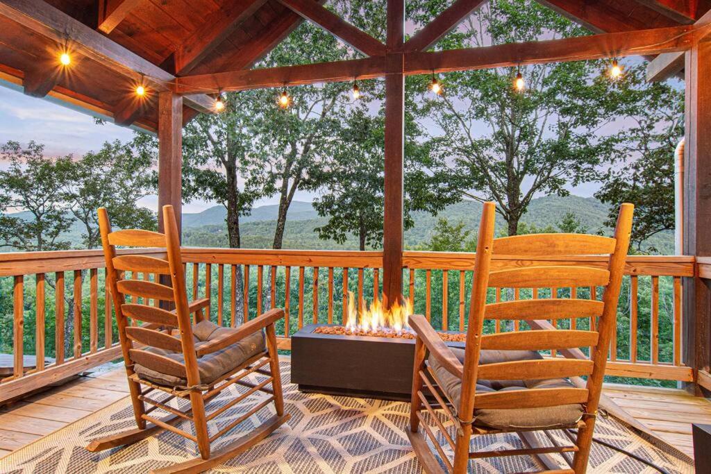 Cherry Log Summit Cabin By Bk Stays - Family Friendly - Playground - Game Room - Jacuzzi - Amazing Mountain Views Bagian luar foto